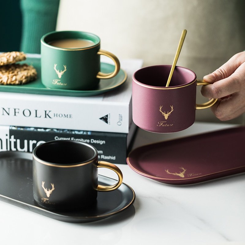 Ensemble de Tasses en Céramique à Bord Doré